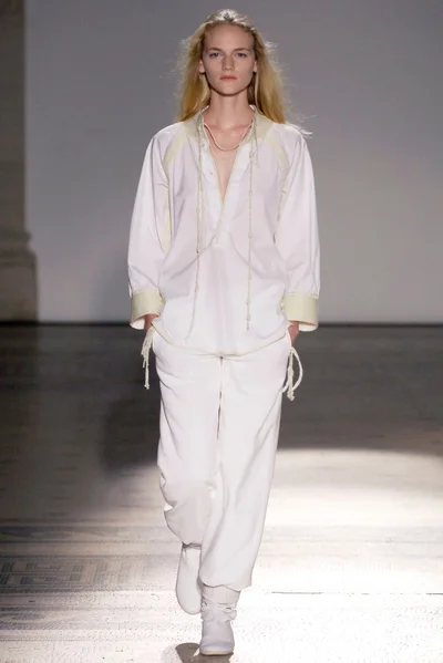 Look 19